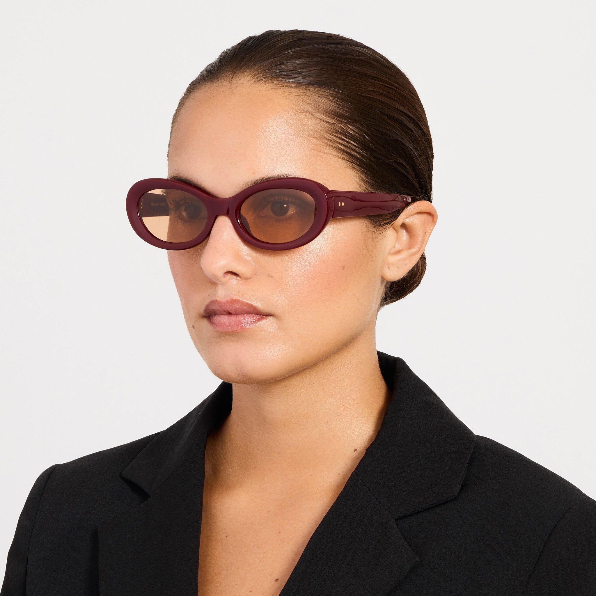 Oval Sunglases in Red - LINDA FARROW - Sunglasses -