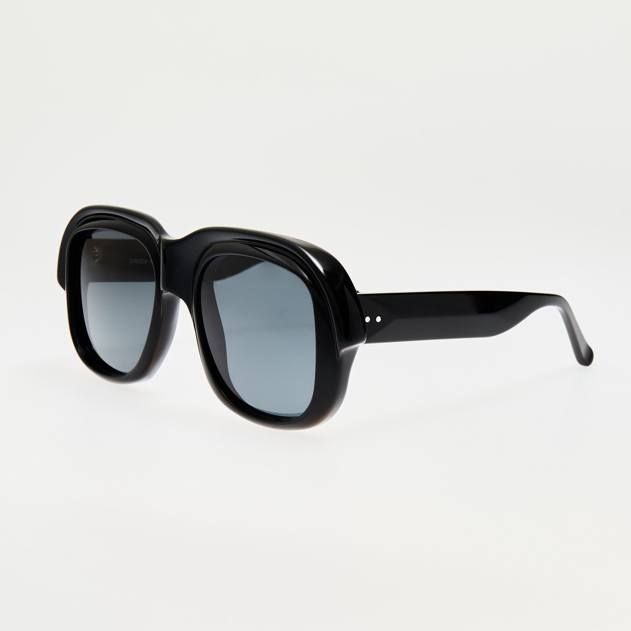 Oversize Sunglasses in Black - LINDA FARROW - Sunglasses -