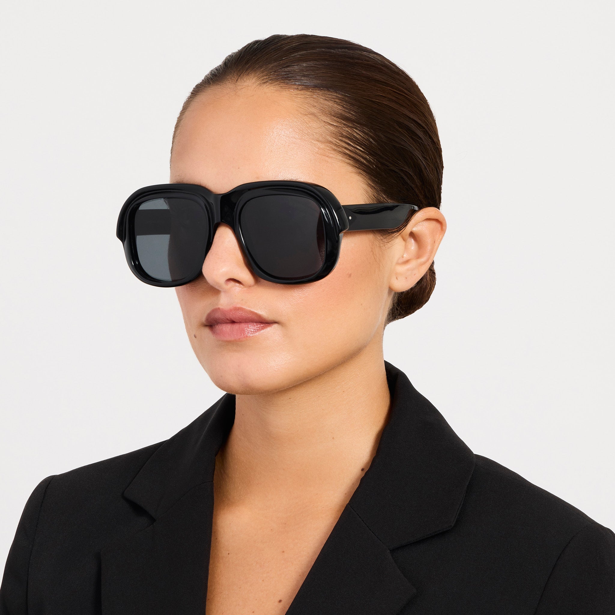 Oversize Sunglasses in Black - LINDA FARROW - Sunglasses -