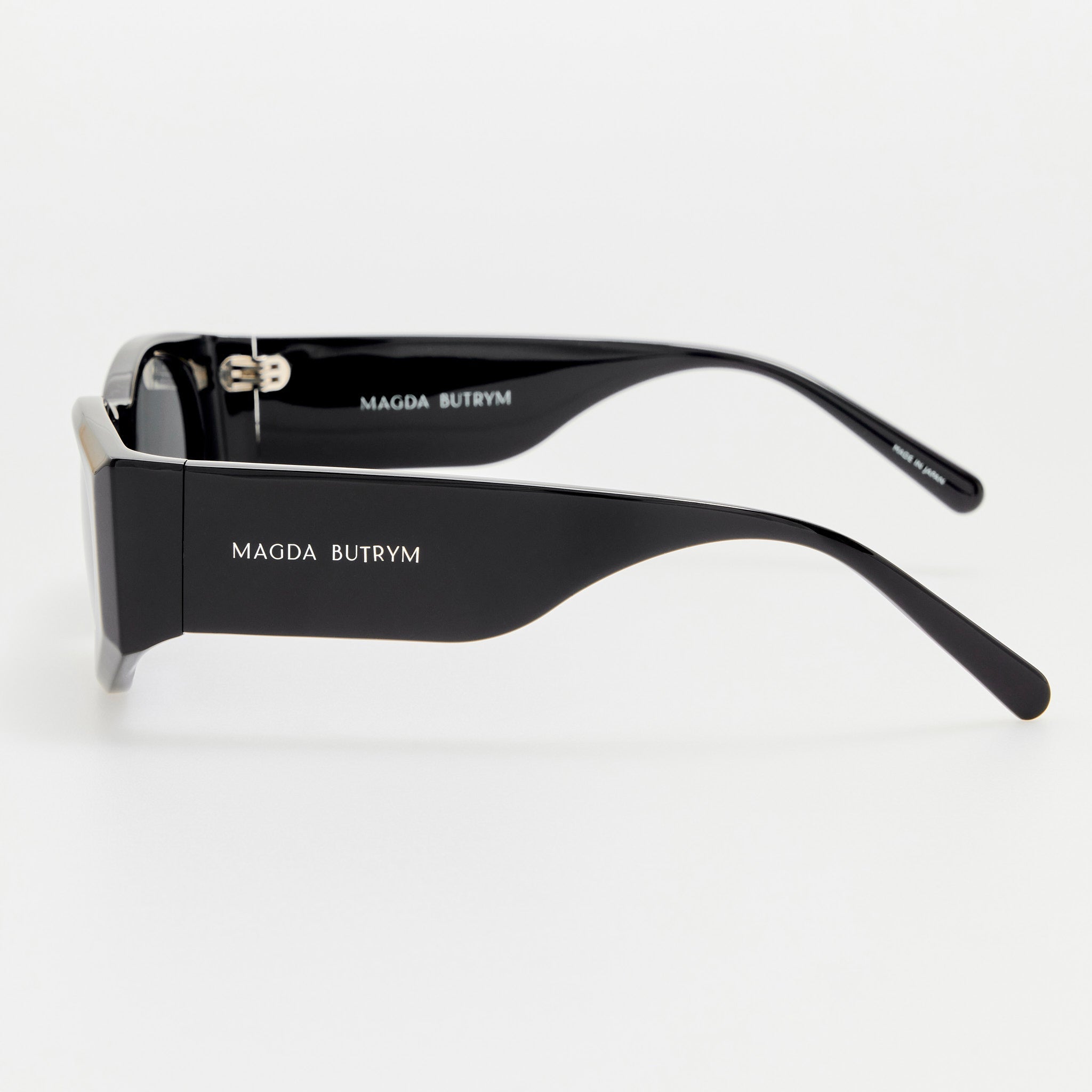 Sunglasses in Black and Grey - LINDA FARROW - Sunglasses -