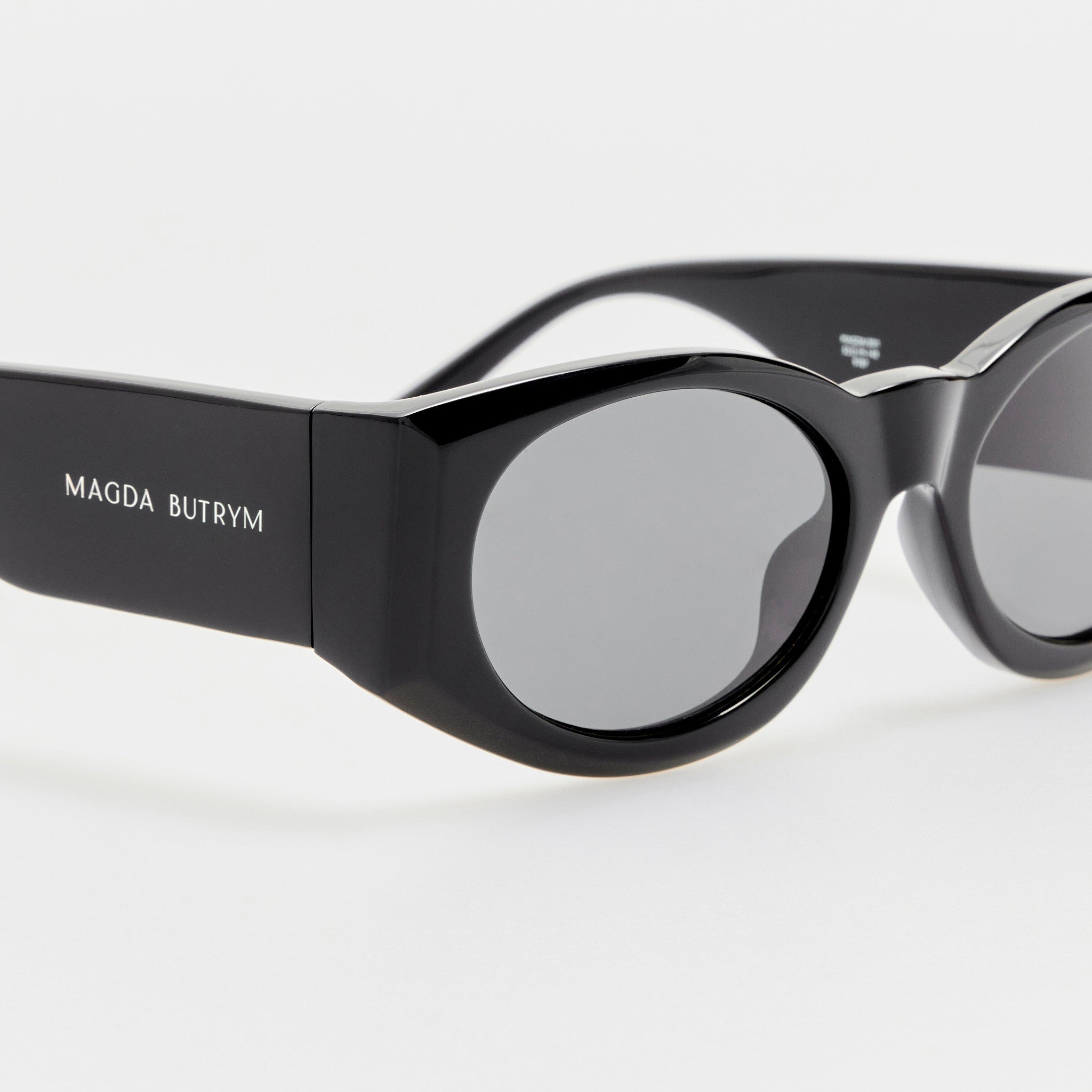 Sunglasses in Black and Grey - LINDA FARROW - Sunglasses -